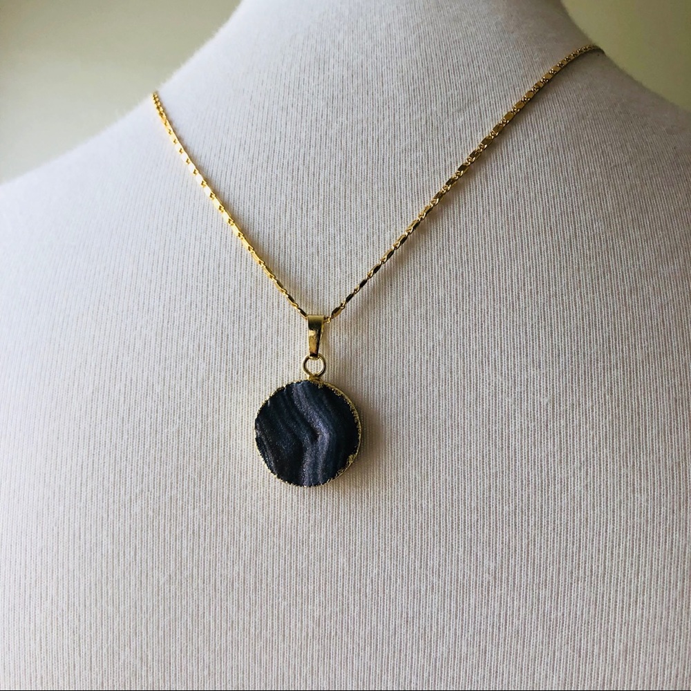18K Gold Plated 15” Druzy Pendant Necklace - Picture 3 of 6